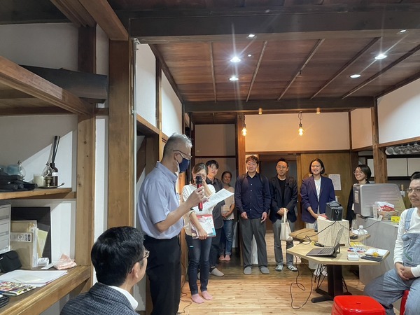 087F5780-6634-43F4-8E8A-9F1C6519698C