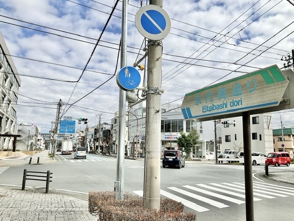 EE5B6866-8211-4BA3-AC09-9F3BA12B6D4D