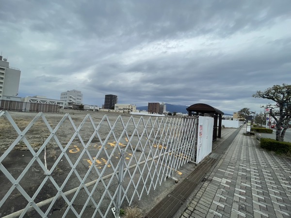 B7E033F2-661D-46F2-A2CB-AA8FB747E37B