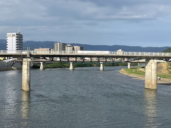 4FEE8D36-86E7-496F-B9C2-3D1302757754