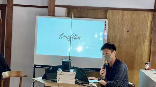 5F420CBB-293D-4494-8983-EBF623ADC3D9