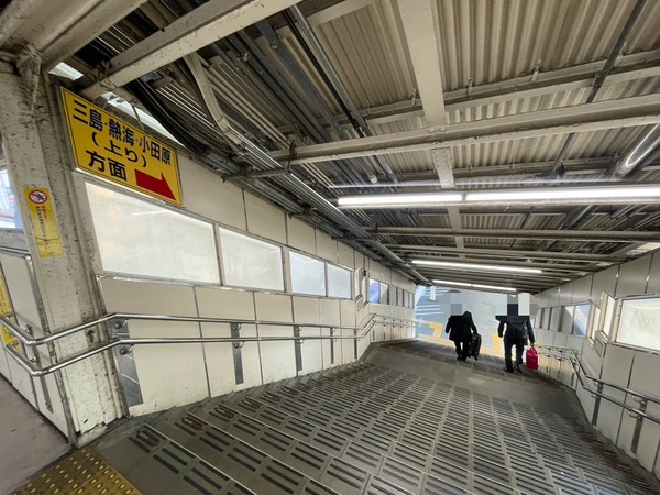 FE736E9A-2969-4F8D-A19C-4F5268FA461E