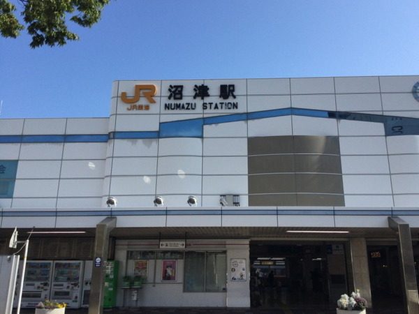 E9DBED32-F460-402C-9A26-1C37253DC58D