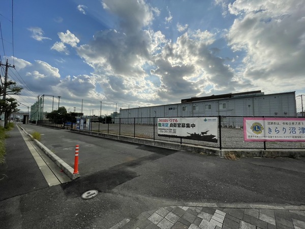 EB8CB522-D9D1-41A0-B012-D07E9A4577F9