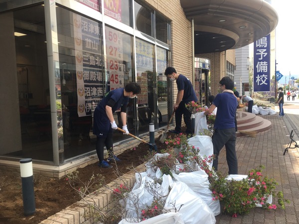 85CDA91B-359B-4FA8-A2A5-CE30A1EB2F3D