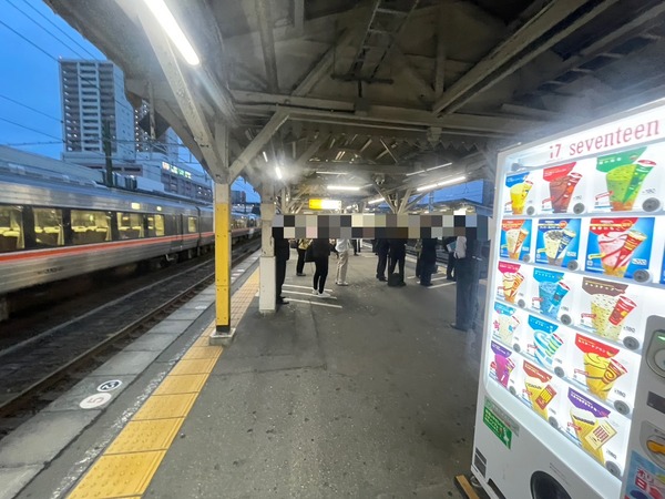 JR東海道本線沼津駅３、4番線ホームでもセブンティーンアイス、見つけた。(沼津市大手町)