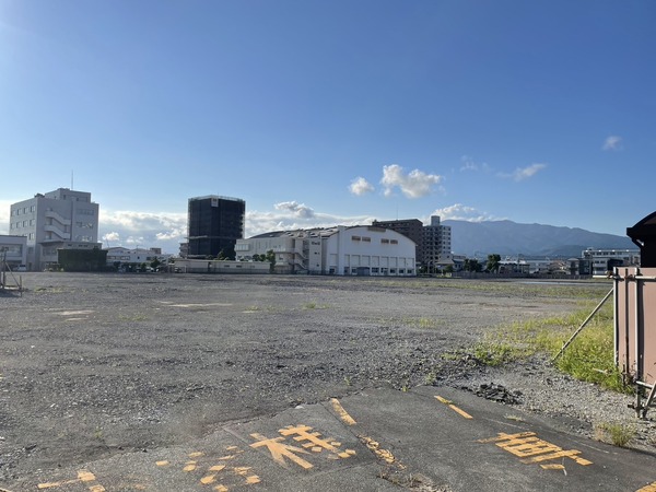 4C31E861-54D3-4D66-A57C-701FD8F77579