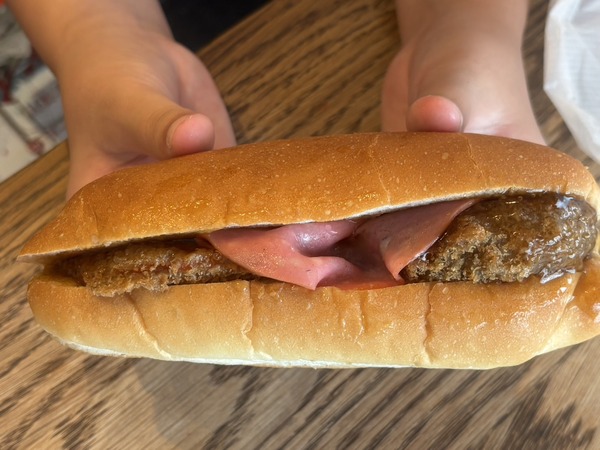 【ぬまつーグルメ】久しぶりに桃屋の「お好みサンド甘いたれ」食べた。コレコレ。できたてで、あったかくてうめー。(沼津市町方町)