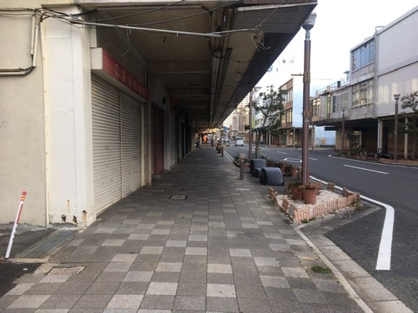 DAF5E6A5-8742-4A72-AB9C-347A6FB11627