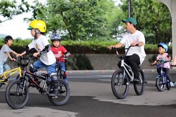 BDB195BE-458D-499F-A6B8-CECC2EE1AE6C