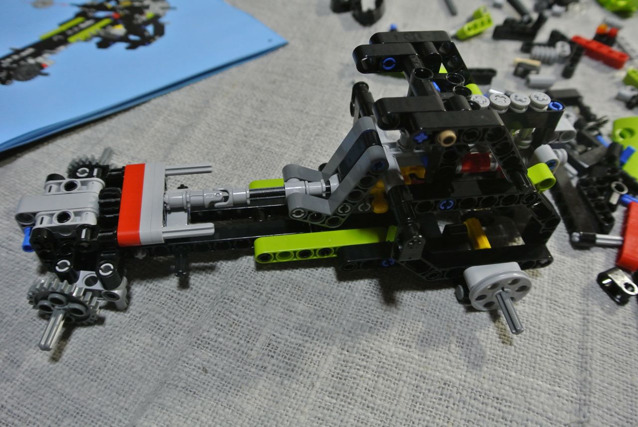 LEGO blog 沼怪人のレゴレポート : 【9393 トラクター】その5 組み替えバギー