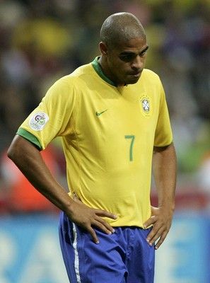 元ブラジル代表の悪童fwがリオの貧民街で生活 かつて中田英寿とも共闘した男の転落人生 サッカーまとめチャンネルg 元ブラジル代表の悪童fwがリオの貧民街で生活 かつて中田英寿とも共闘した男の転落人生 サッカーまとめチャンネルg