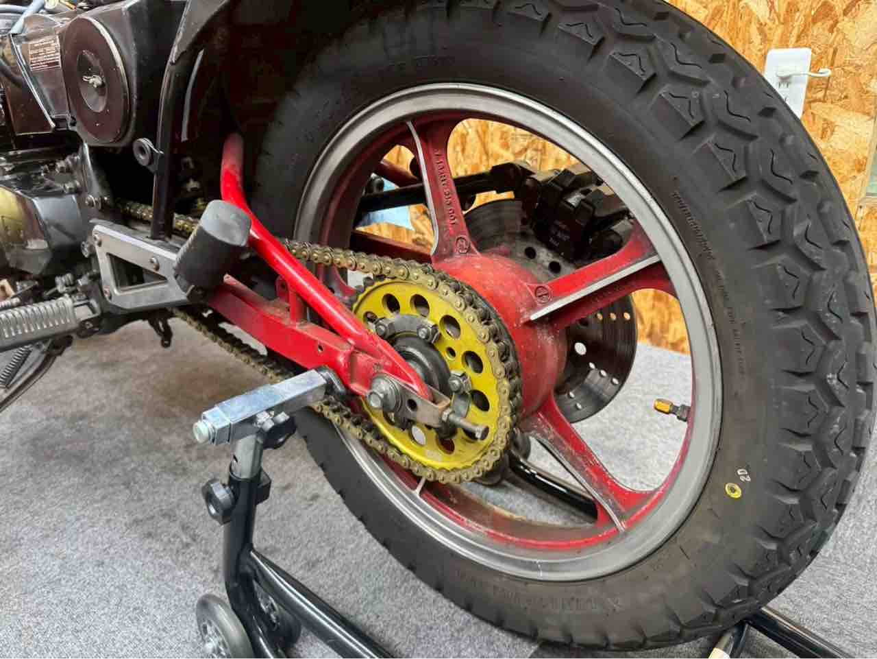 Z550GP Z400GP 旧車 当時物 リアホイール 18インチ アクスルシャフト付き 検/Z400FX KZ550 E4 ZGP GPZ Z1000MKⅡ Z750RS KAWASAKI 貴重 Z550F⁄Z550GP 貴重 当時物 リアホイール 18インチ アクスル・ブレーキ