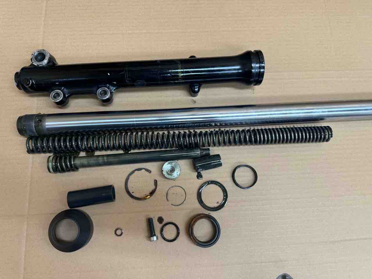 Z400GP フロントフォーク ステムステアリング ジャンク Z400GP フロントフォーク ステムステアリング ジャンク 中古