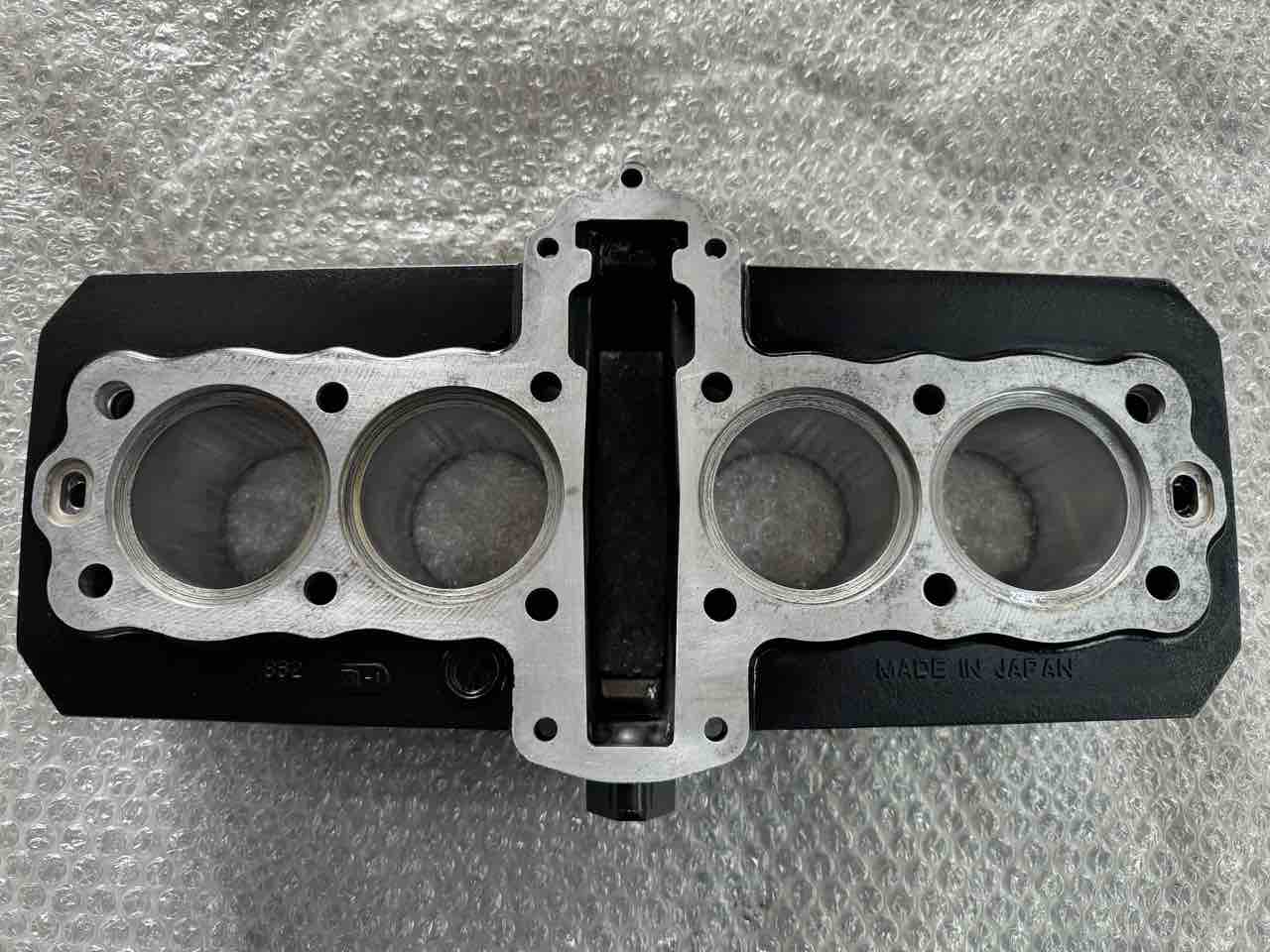 腰下を慎重かつ丁寧に組み立て : Z400GP専門店 エムゼクト つね 腰下を慎重かつ丁寧に組み立て : Z400GP専門店 エムゼクト つね