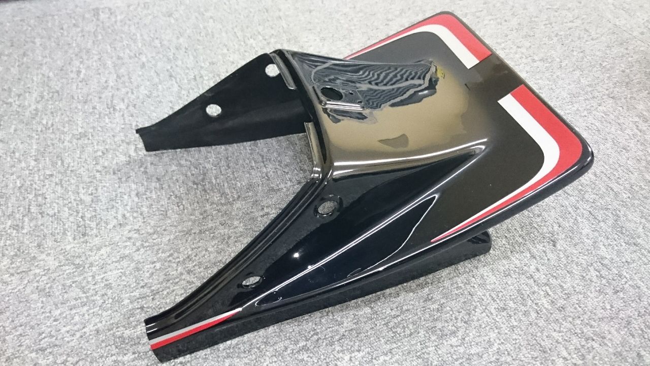 Z400GP用 ハネタイプテールカウル 新品