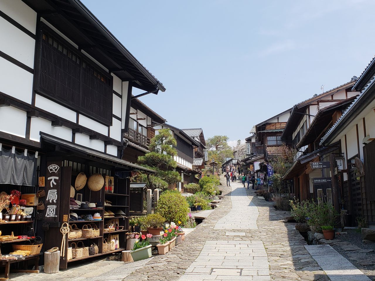 妻籠の宿 銀鼠の甍と恵那山 パステル画（tumagojyuku2.jpg）