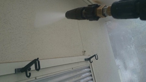 高圧洗浄水洗い壁