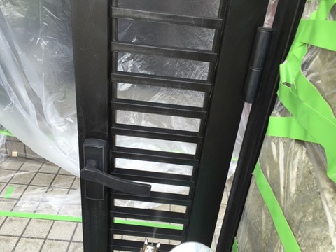 アルミ用下塗施工中