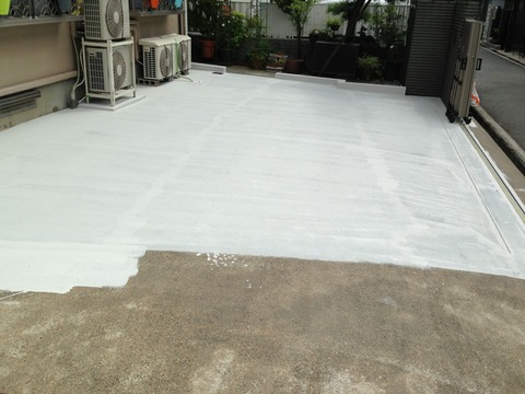 中塗り施工中 (2)
