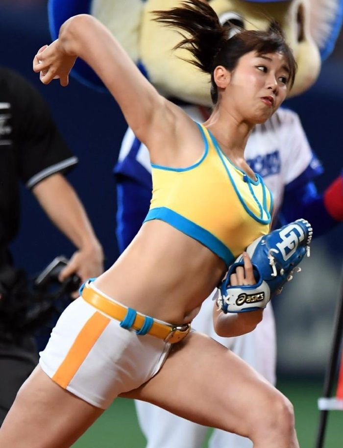 始球式と稲村亜美の画像その２ ぬる い話 ５