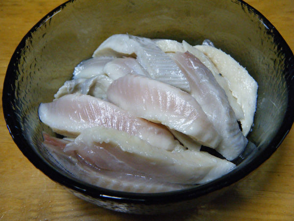 やっぱり鰆は旨いねぇ ヌッシー疑似餌同好会 やっぱり鰆は旨いねぇ ヌッシー疑似餌同好会
