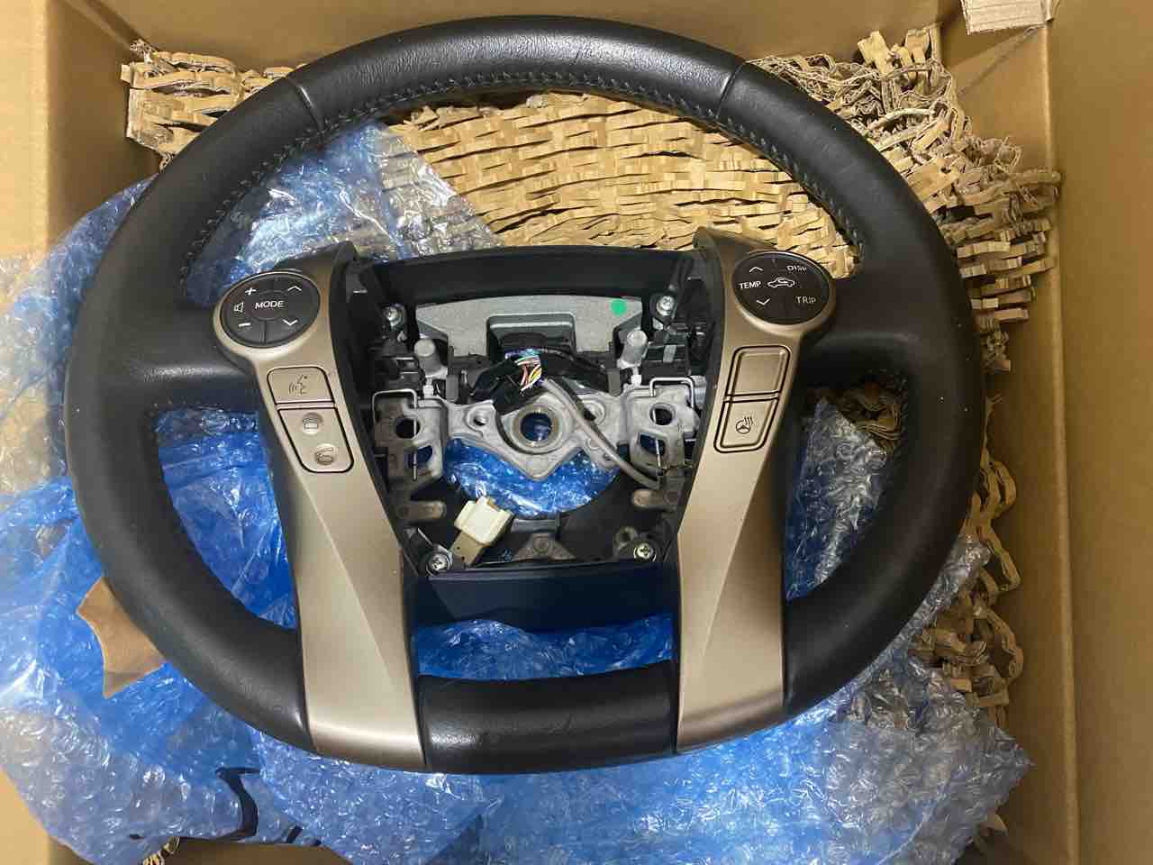 美品 プリウス30 G's 後期 純正 ステアリングスイッチ ダークシルバー