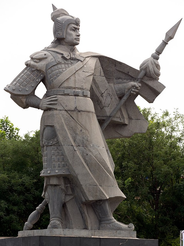 800px-Zhao_Yun_statue_2016_Zilong_Square_(Zhengding)_1