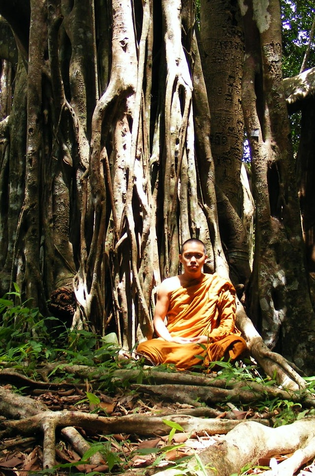Buddhist_monk_in_Khao_Luang-Sukhothai