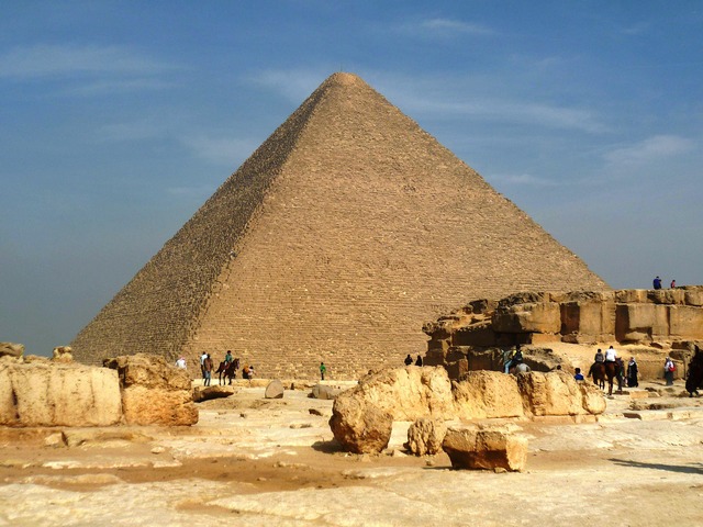 Great_Pyramid_Giza_(2)