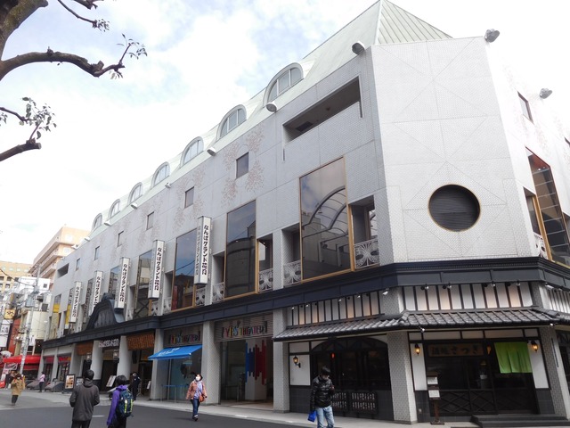 吉本を退所する芸人が次から次へと出てきてるけどなんで？