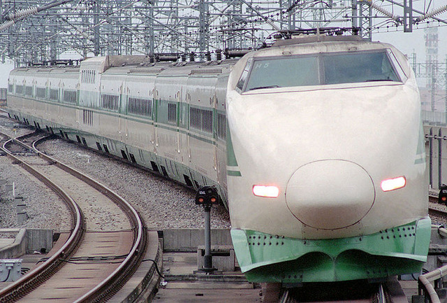 800px-Shinkansen_200kei_H5_13car