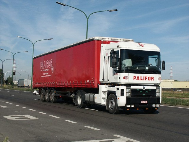 Renault_Magnum-Palifor_(B)-2004