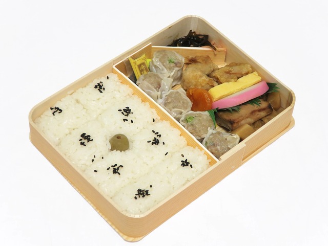 2560px-Kiyoken_Shumai_Bento_2017-08