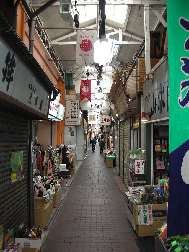 800px-Rokkakubashi_Fureai_Dori_004