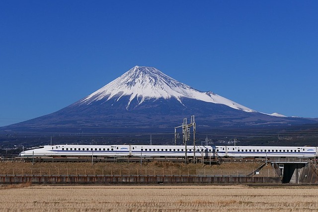 大雨で運転取り止めの東海道新幹線に「野宿しろということか」と乗客激怒へ