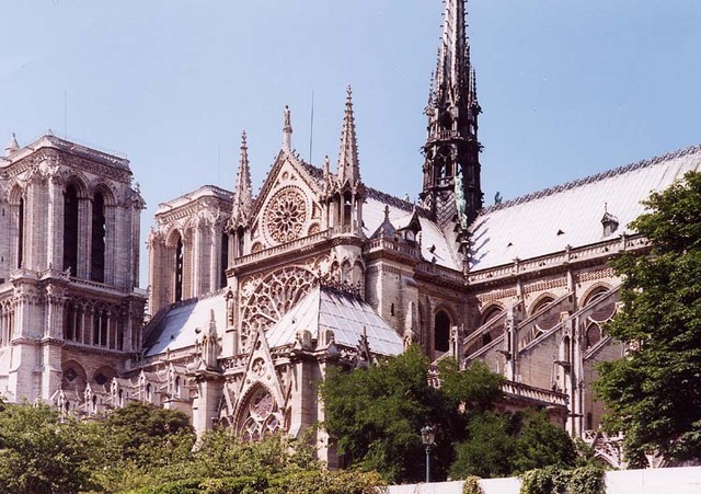 Paris_Notre-Dame,_July_2001