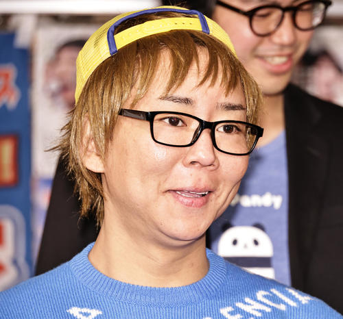 【芸能】楽しんご、乗客とのバトルに称賛の声　交通機関で乗り合わせた相手の足を蹴ってどかす動画を公開