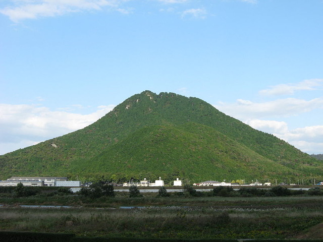 800px-Mikamiyama