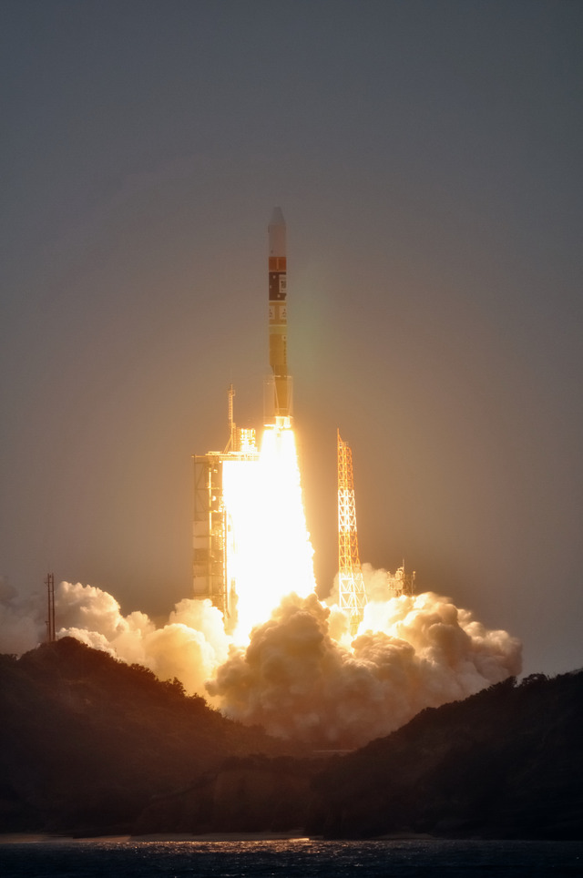 H-IIA_F15_launching_IBUKI
