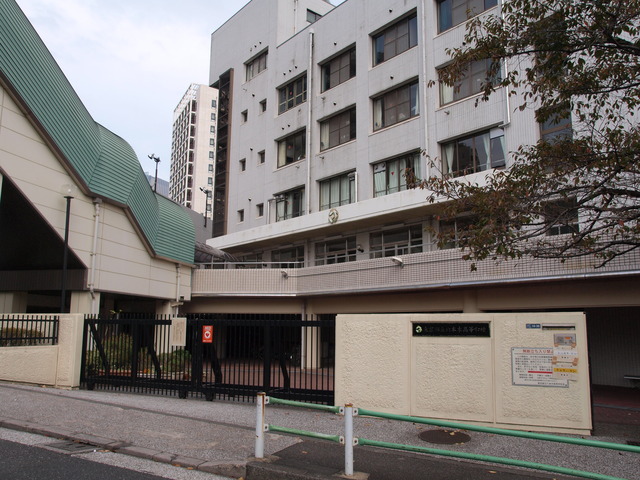 【衝撃】都立六本木高校の刺傷事件、女子高生が背中に包丁を隠し同級生を複数回刺す…学園祭当日に何があったのか