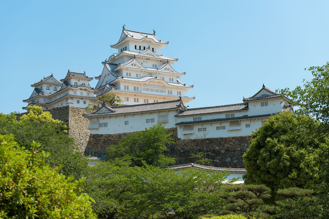 2560px-Himeji_castle_in_may_2015