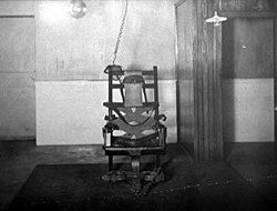 死刑ってただの殺人だよな。犯罪者が犯罪者になったのは社会のせいだろ？