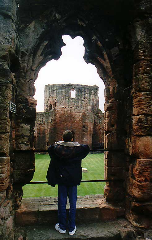 Bothwell_castle_1997_d