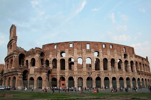 800px-0_Colosseum_-_Rome_111001_(1)