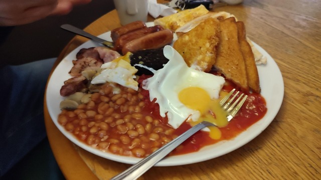 【画像】イギリスさん「1100円の食事」がガチでヤバいと話題にｗｗｗ