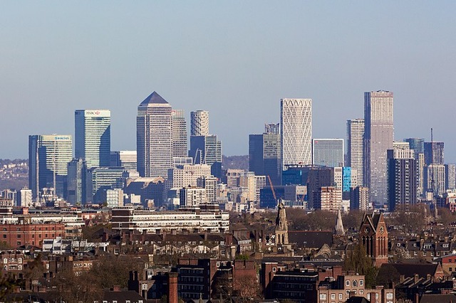 Canary_Wharf_from_Parliament_Hill,_April_2021