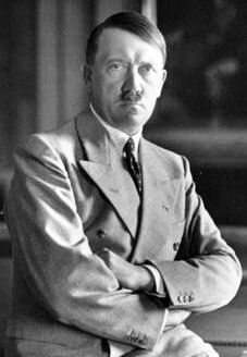 Adolf_Hitler_Berghof-1936