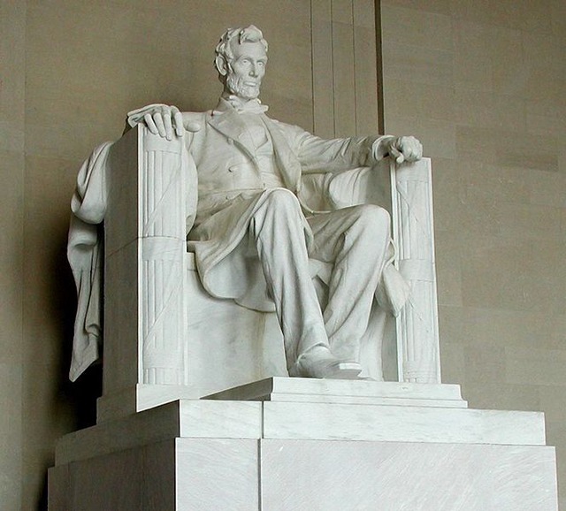 664px-Lincoln_statue