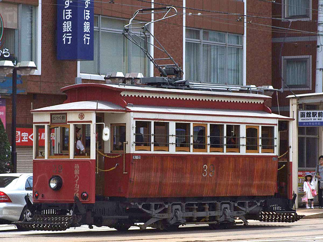 路面電車見ると「あ、都会きたなあ」って感じするよな